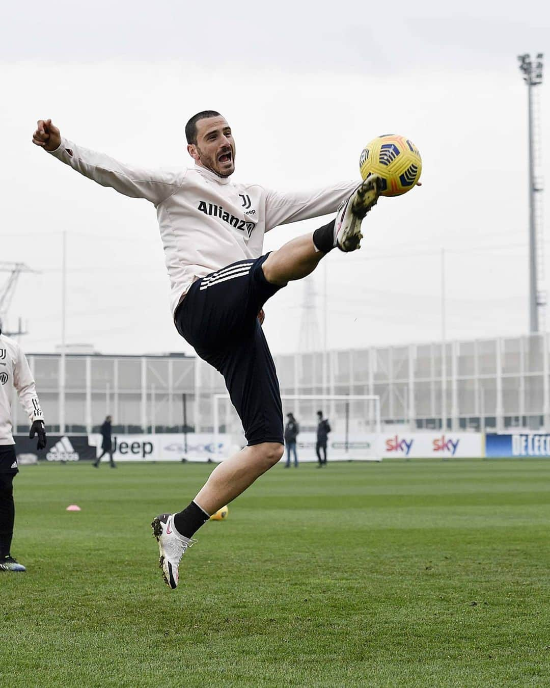 ユヴェントスFCさんのインスタグラム写真 - (ユヴェントスFCInstagram)「Roma in sight 👀  #JuveRoma #FinoAllaFine #ForzaJuve」2月5日 1時39分 - juventus