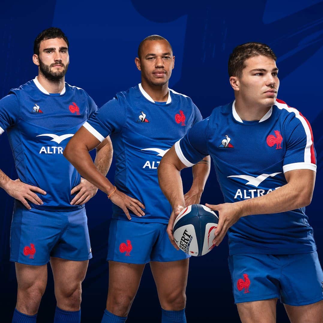 ルコックスポルティフのインスタグラム：「🔵🔵🔵 J-2 avant le début de la compétition ! Un maillot tel une armure, 100% bleu. Tous avec le #XVdeFrance pour défendre nos couleurs. 🇫🇷🙌 ————————— D-2 before the beginning of the competition! A jersey like an armor, 100% blue. All with #XVdeFrance to defend our colors. 🇫🇷🙌  @francerugby #Rugby #LCSRugby」