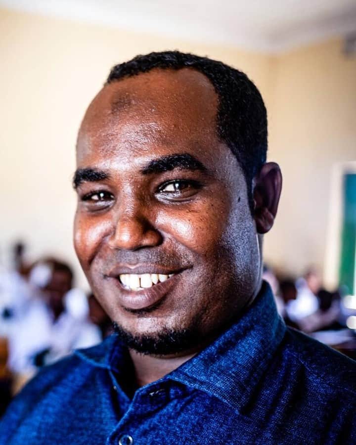 unicefさんのインスタグラム写真 - (unicefInstagram)「“I love teaching. By educating children, we can leave a strong, positive legacy and the thought of it inspires me,” says Abdirizak Ibrahim Abdi, head teacher at a school in Somalia.  Driven teachers like Abdirizak are doing everything they can to support their students during COVID-19 and ensure learning doesn’t stop.  Providing every child, in every context, with quality education is not only a right – it is essential to equipping them with the skills they need to thrive.  © UNICEF/UN0405820/UN0405822/UN0405827/Taxta」2月5日 1時45分 - unicef