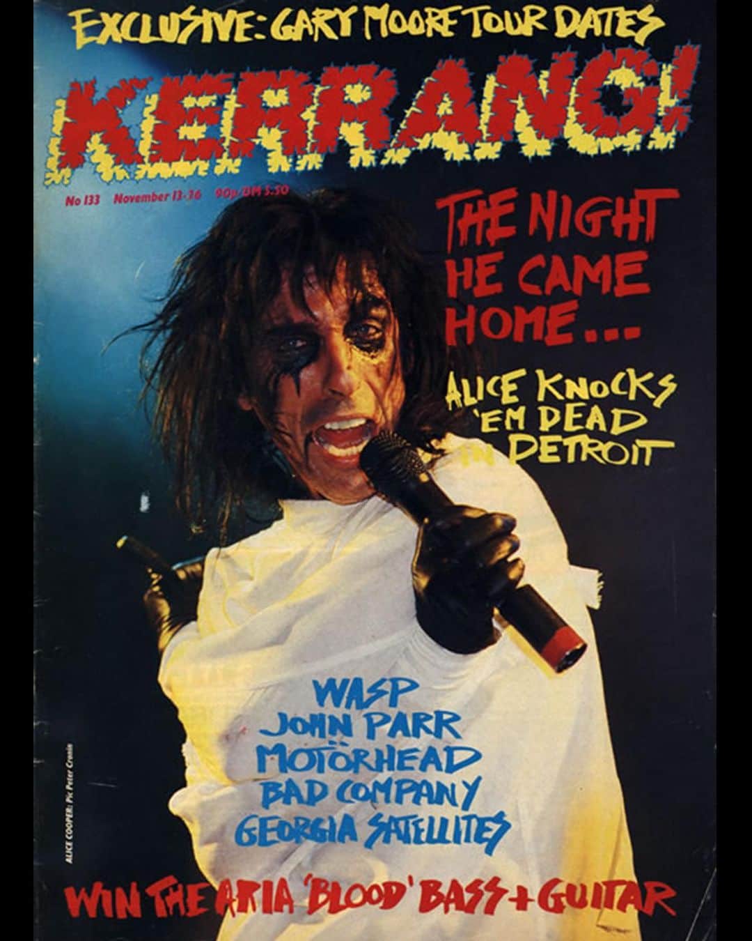 Kerrang!さんのインスタグラム写真 - (Kerrang!Instagram)「Happy 73rd birthday, Alice Cooper! 🎉 // Covers from the #KerrangArchive  ⠀⠀⠀⠀⠀⠀⠀⠀⠀ To mark the occasion, Alice Cooper has released new single Social Debris and is offering fans a free download for 24 hours! Head over to the link in our bio now to listen and download 🔗 ⠀⠀⠀⠀⠀⠀⠀⠀⠀ @alicecooper #kerrang #kerrangmagazine #alicecooper #socialdebris #rock #shockrock #hardrock」2月5日 1時51分 - kerrangmagazine_