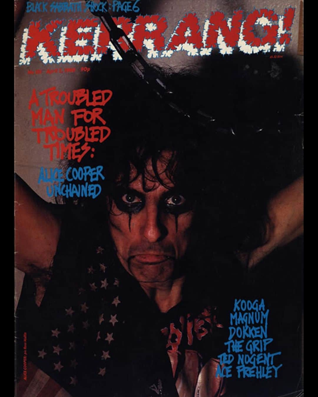 Kerrang!さんのインスタグラム写真 - (Kerrang!Instagram)「Happy 73rd birthday, Alice Cooper! 🎉 // Covers from the #KerrangArchive  ⠀⠀⠀⠀⠀⠀⠀⠀⠀ To mark the occasion, Alice Cooper has released new single Social Debris and is offering fans a free download for 24 hours! Head over to the link in our bio now to listen and download 🔗 ⠀⠀⠀⠀⠀⠀⠀⠀⠀ @alicecooper #kerrang #kerrangmagazine #alicecooper #socialdebris #rock #shockrock #hardrock」2月5日 1時51分 - kerrangmagazine_