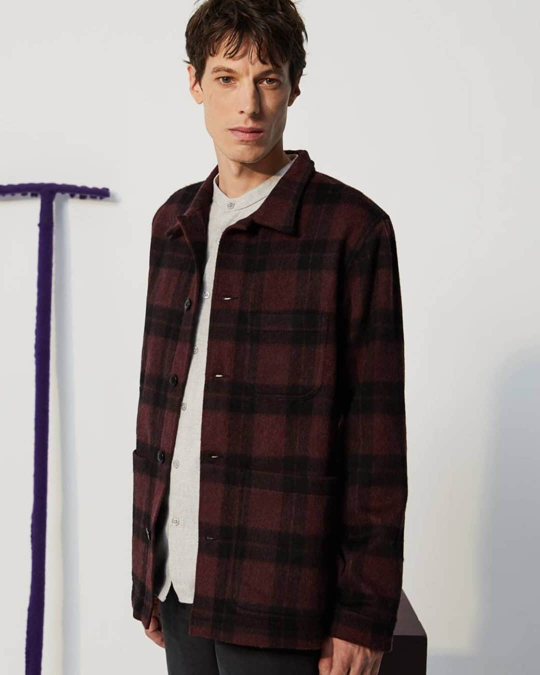 のインスタグラム：「Notre veste de travail se décline en drap de laine mélangé pour affronter l’hiver bien au chaud. Confectionnée dans un motif tartan, elle vous donnera une petite touche british très élégante. 🧶  _____  Our work jacket is available in a wool blend sheet to keep you warm in the winter. Made in a tartan pattern, it will give you a very elegant British touch.  #lemontstmichel  #workwear #workwearstyle  #workwearfashion #frenchworkwear#bleudetravail」