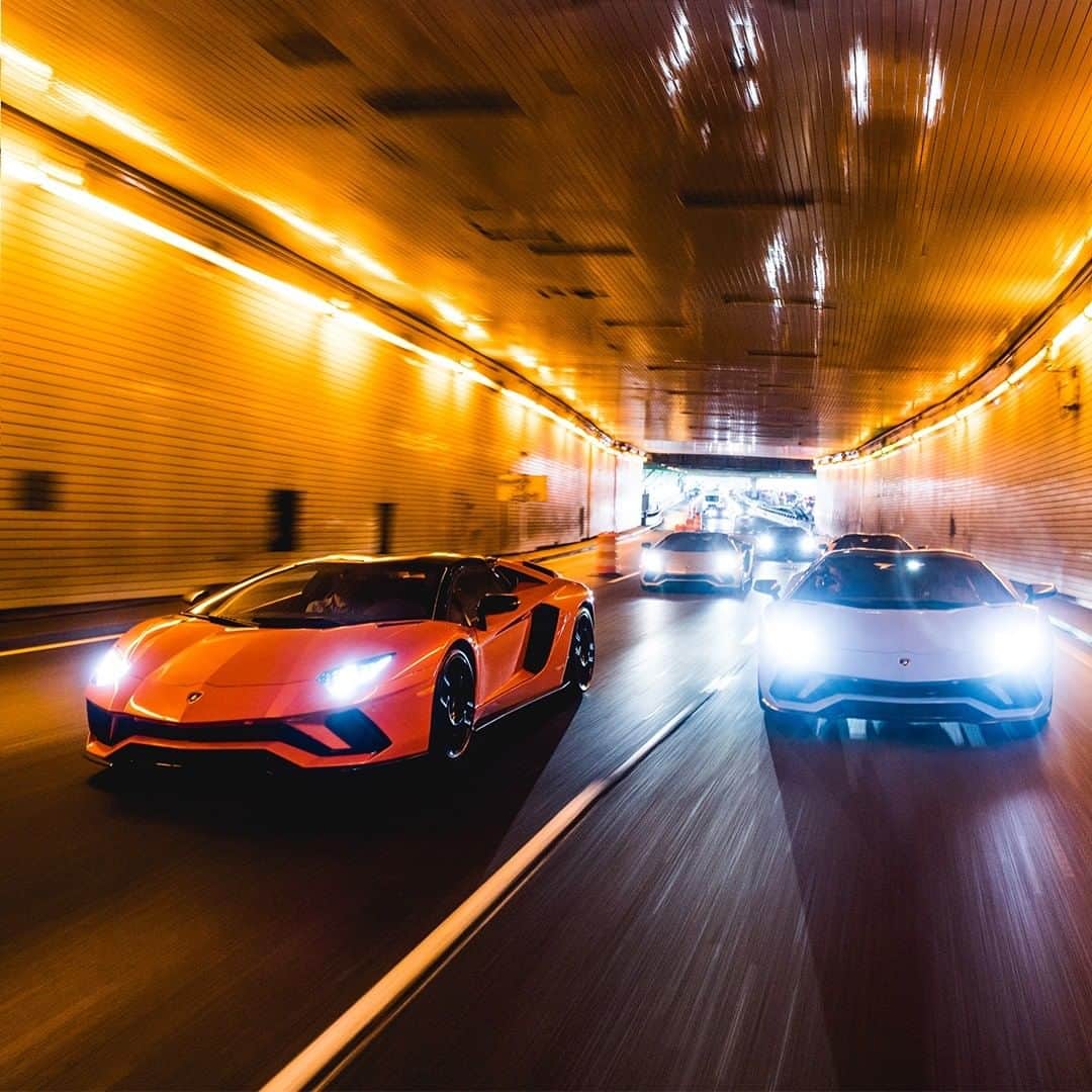 ランボルギーニのインスタグラム：「Speed is a form of art and with Aventador S Roadster it finds its most supreme expression.  #Lamborghini #AventadorSRoadster #FasterThanTheRest」
