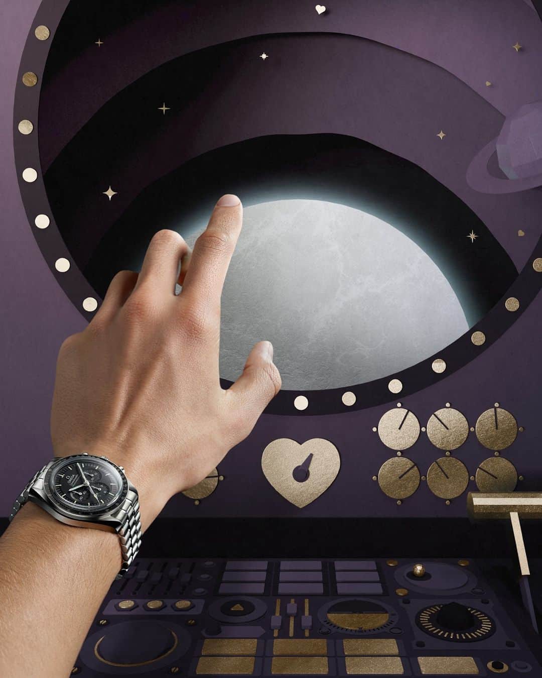 オメガさんのインスタグラム写真 - (オメガInstagram)「#ValentinesDay  Give your loved-one a lunar legend. OMEGA's famous #Moonwatch.」2月5日 2時00分 - omega