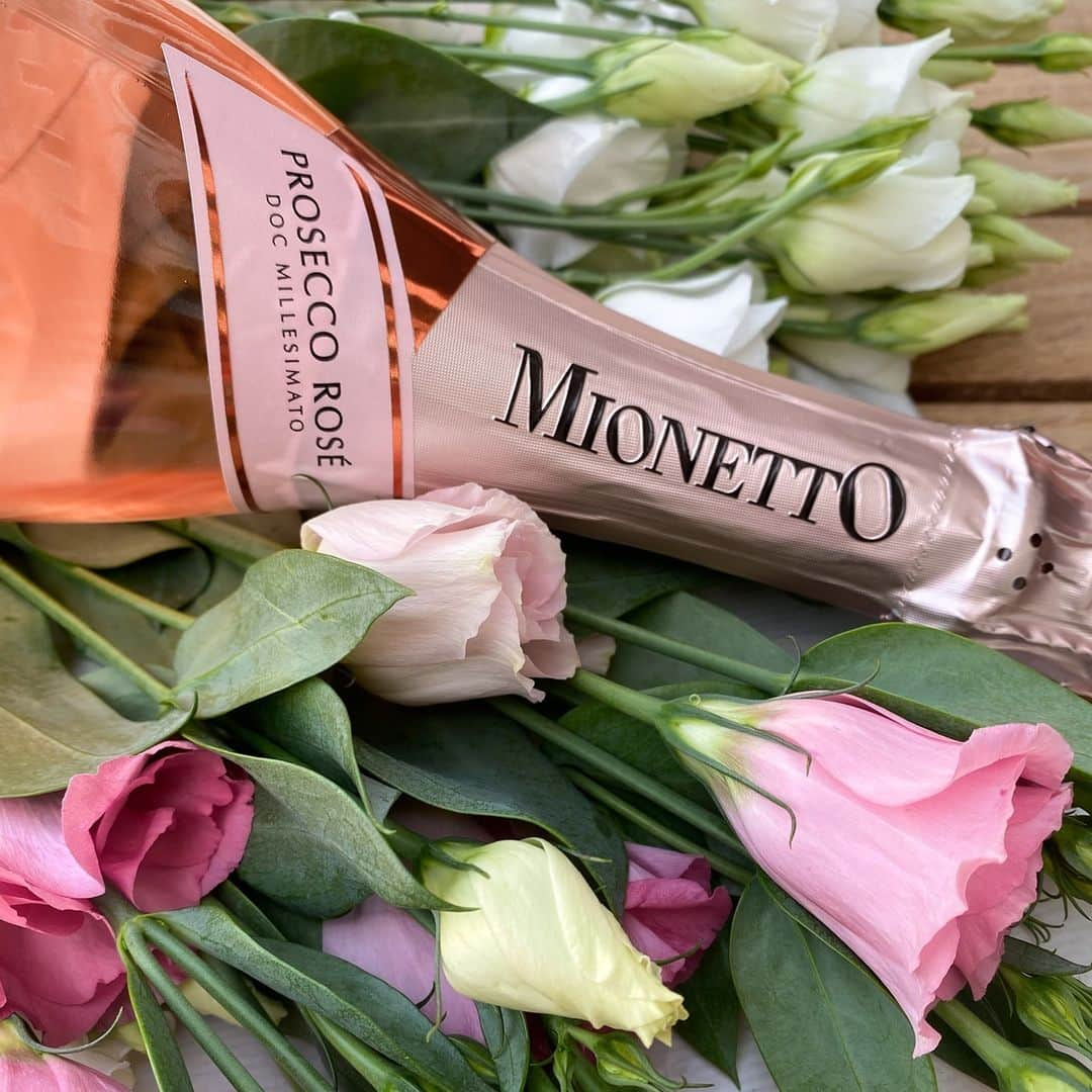 Mionetto USAさんのインスタグラム写真 - (Mionetto USAInstagram)「Happiness blooms from within.  . . . #Mionetto #MionettoProsecco #ProseccoRosé #rosé #roséallday #rosewines #rosewine #happyhour #roséwine #brunch #yeswayrosé #drinkpink #rosélover #roseallday #wine #travel #valentineday #love #newproduct #pink #lunch #foodie #sparklingwine #mimosa #spritz #rosewinelovers」2月5日 2時00分 - mionettoproseccousa