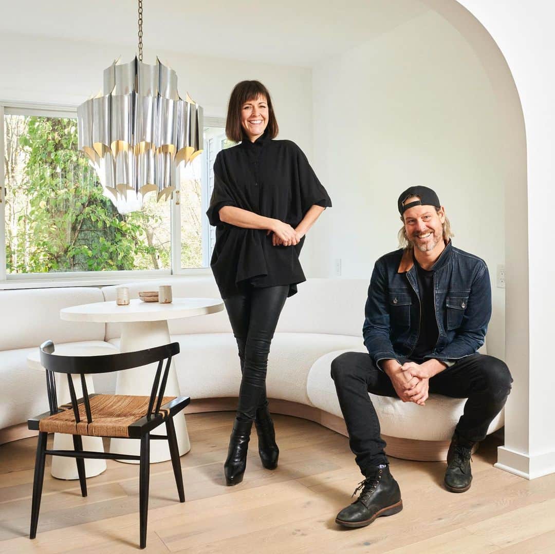 HGTVさんのインスタグラム写真 - (HGTVInstagram)「The newest episode of our podcast HGTV Obsessed is now available! 🤩 Head to the link in our profile to listen now. 📻⁠⠀⁠⁠ ⁠⠀⁠⁠ This week on HGTV Obsessed, hosts Kat and Mike Stickler (@katstickler and @stickks__) sit down with HGTV superstars and siblings, Leanne and Steve Ford (@leannefordinteriors and @stevefordsgarage) to talk about their new show on @discoveryplus, Home Again with the Fords, and what compelled them to move back to their hometown of Pittsburgh. 🏙 Leanne and Steve get honest about the best and worst parts of working with your sibling and who usually gets their way. 🤭   On HGTV to the Rescue, Discovery execs Loren Ruch (@lorenruch) and Brian Balthazar (@brianbalthazar) gives a listener advice on how to get their home featured on HGTV. 📺⁠⁠ ⁠⁠ Head to the link in our bio to listen to this week's episode on Apple Podcasts (click on the link ➡️ then choose the picture of Steve and Leanne). 🔝 You'll also find us on Apple, Spotify, Stitcher or wherever you listen to your favorite podcasts. 📻⁠ Make sure to subscribe, rate and review HGTV Obsessed so you don't miss a new episode! ⁠⁠ ⠀⁠⠀⁠⁠ #HGTVObsessed #podcasts #mikeandkat #HomeAgainWithTheFords #RestoredBytheFords #RockTheBlock #HGTVHouseParty #discoveryplus⁠ #Pittsburgh」2月5日 2時01分 - hgtv