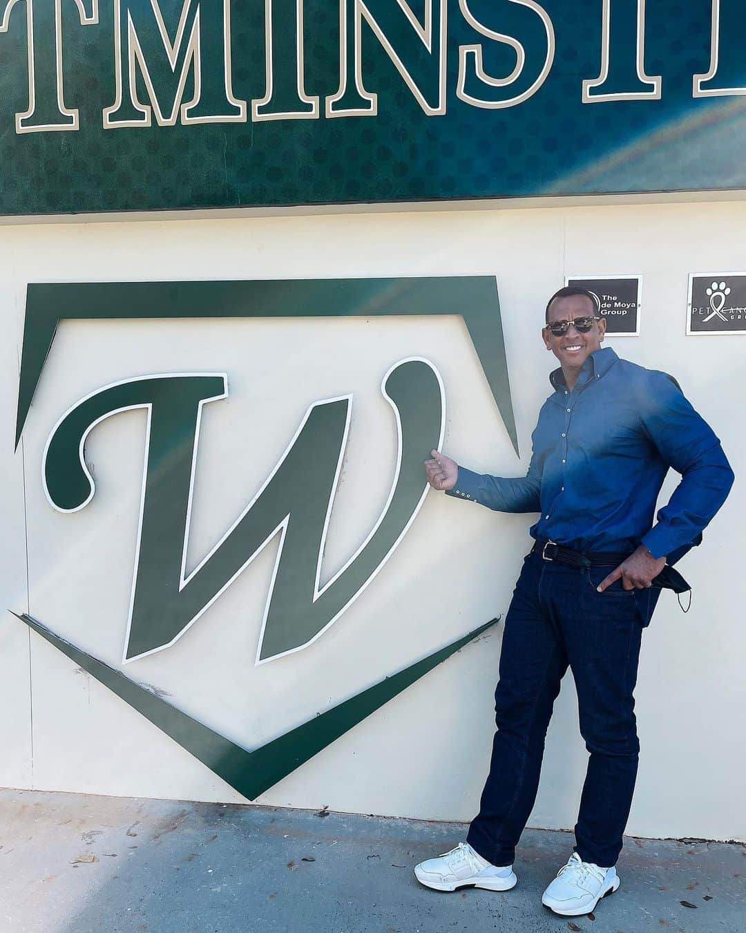 アレックス・ロドリゲスさんのインスタグラム写真 - (アレックス・ロドリゲスInstagram)「It was so great being back where it all began for me at my old high school, Westminster Christian. ⚾️  . This is where I became a better baseball player but more importantly a better person. I always feel a great sense of pride when I come back and I love talking with the students here who are on their way to changing the world. #Thankful」2月5日 1時56分 - arod