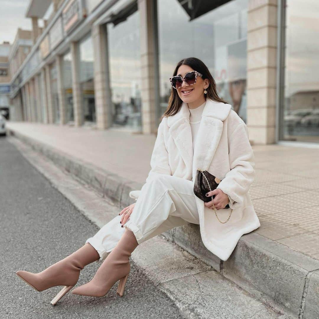 ALDO shoesさんのインスタグラム写真 - (ALDO shoesInstagram)「Mid week stroll but make it chic. @thequeensclosetby_g styles our earth-friendly Deludith sock boots and anti-fog sunnies Gleravia.  Love this look? Tap to shop now. #AldoCrew #AldoShoes」2月5日 1時58分 - aldo_shoes