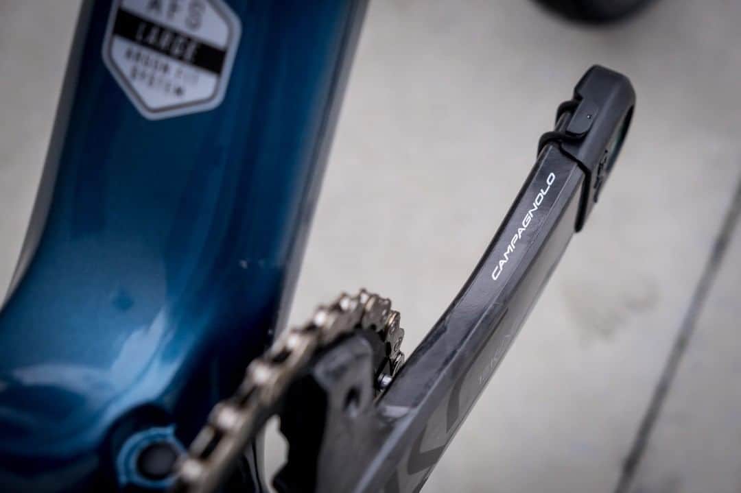 カンパニョーロさんのインスタグラム写真 - (カンパニョーロInstagram)「A dream bike - the Argon 18 Dark Matter. Road race-inspired geometry, gravel race primed groupset and wheelset. Performance and responsiveness on all terrain.  Discover more about the bike via the link in our bio.  #Ekar #Shamal #Campagnolo #BornBeforeRoads #GravelBike #Argon18 #Argon19DarkMatter」2月5日 2時09分 - campagnolosrl