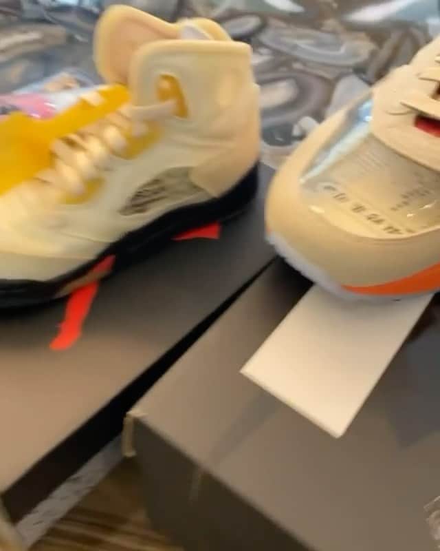 のインスタグラム：「@djkhaled gives us the first look at the upcoming rerelease of the @clot Air Max 1 “Kiss of Death” 👀🔥」