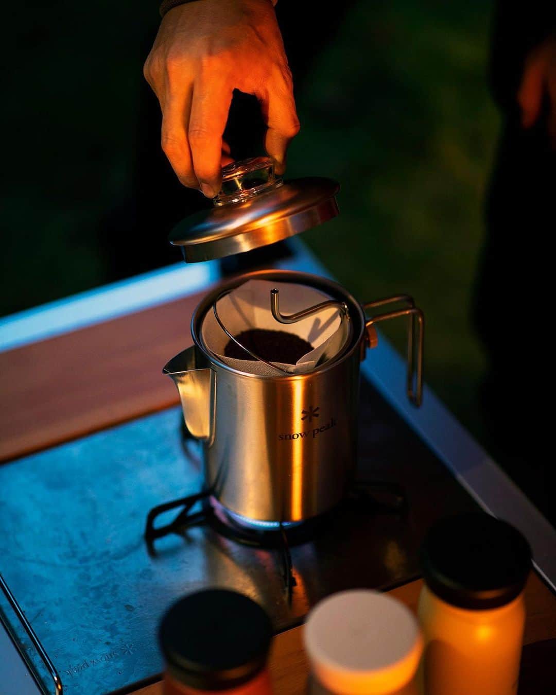 Snow Peak USAさんのインスタグラム写真 - (Snow Peak USAInstagram)「Introducing the Field Coffee Master, the newest addition to our coffee assortment. Use this all-in-one coffee solution as a percolator, pourover system, or standalone kettle. Its innovative qualities earned a 2020 Good Design Award from the Japan Institute of Design.」2月5日 2時04分 - snowpeakusa