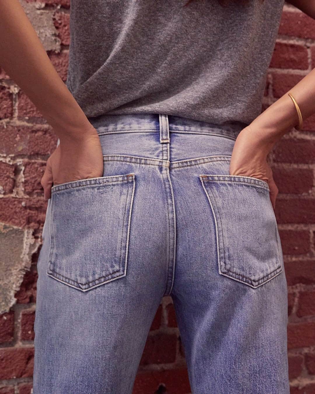 カレントエリオットのインスタグラム：「your butt looks great in those jeans」