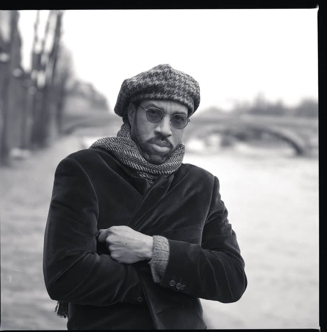 ライオネル・リッチーのインスタグラム：「Lionel in Paris? 🇫🇷😎 #TBT #RichieRewind  📸: @alansilfen」