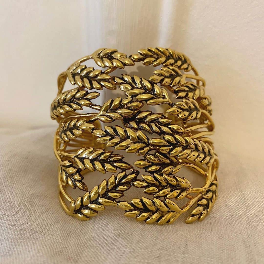 オーレリービダマンのインスタグラム：「Wheat cuff 🌾 #wheat #aureliebidermann」