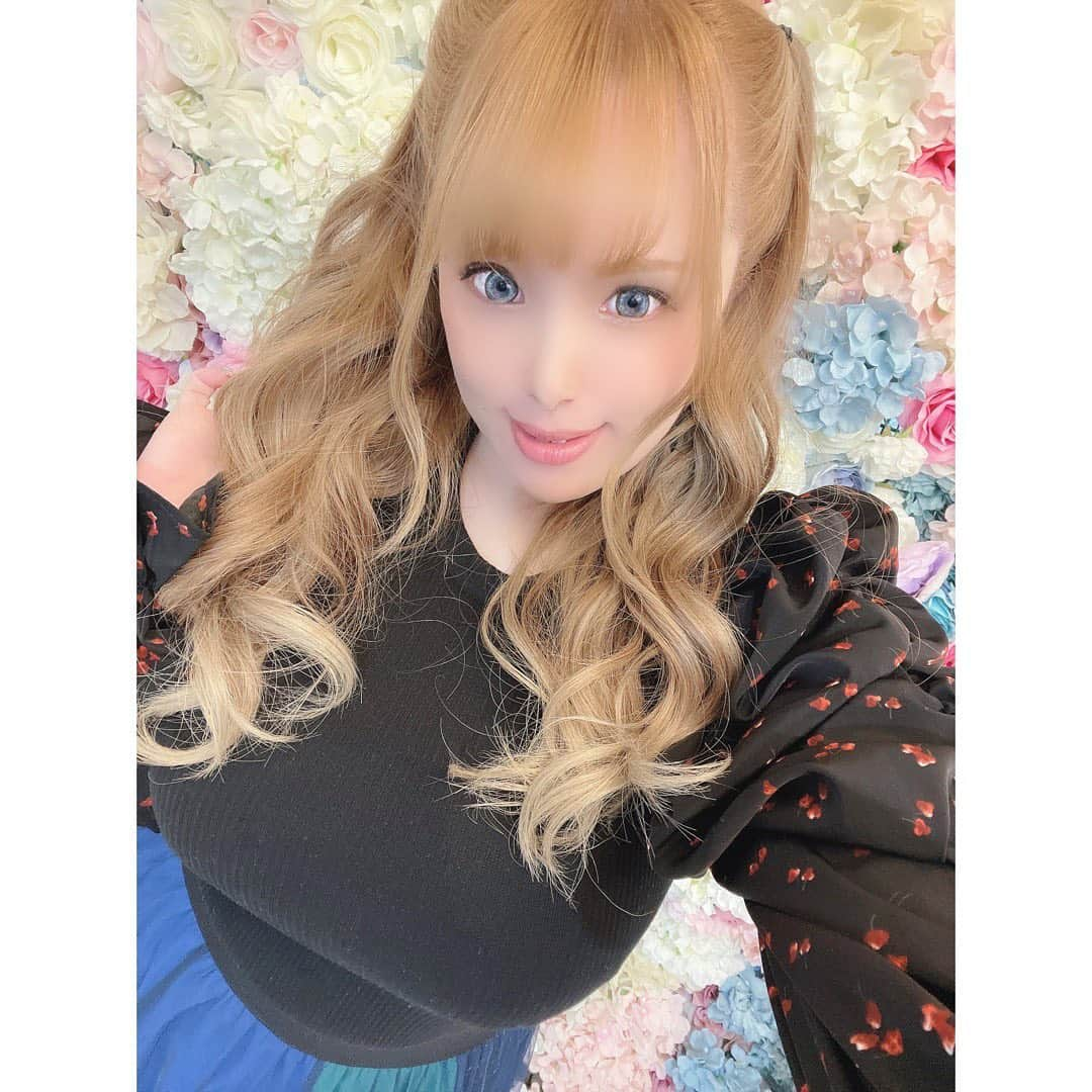 西村ニーナさんのインスタグラム写真 - (西村ニーナInstagram)「Thank you for your hard work today🥳💕  #西村ニーナ #着衣巨乳」2月5日 2時35分 - nishimura_nina