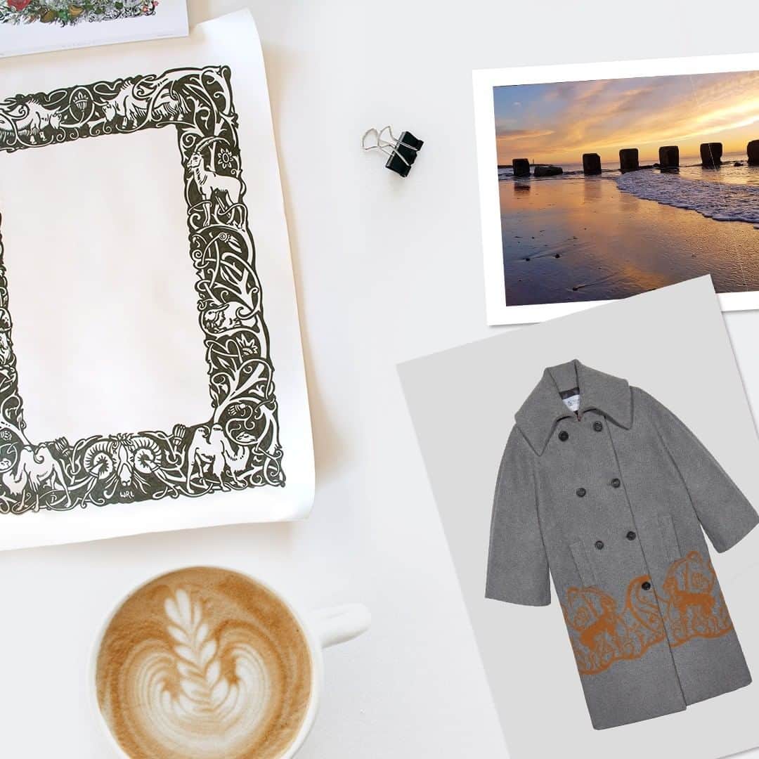 Johnstonsさんのインスタグラム写真 - (JohnstonsInstagram)「For women, our incredibly warm merino wool and cashmere opera coat, featuring our distinctive Woodcut design, will turn heads as you beat the chill on a sunset stroll - its camel-hued border beautifully complimenting the elegant grey jacquard fabric. . . #johnstonsofelgin #johnstons #cashmere #cashmerecoat #jacquard #slowluxury #archivedesign #cashmerecoat #luxurycoat #britishluxury」2月5日 2時30分 - johnstonsofelgin