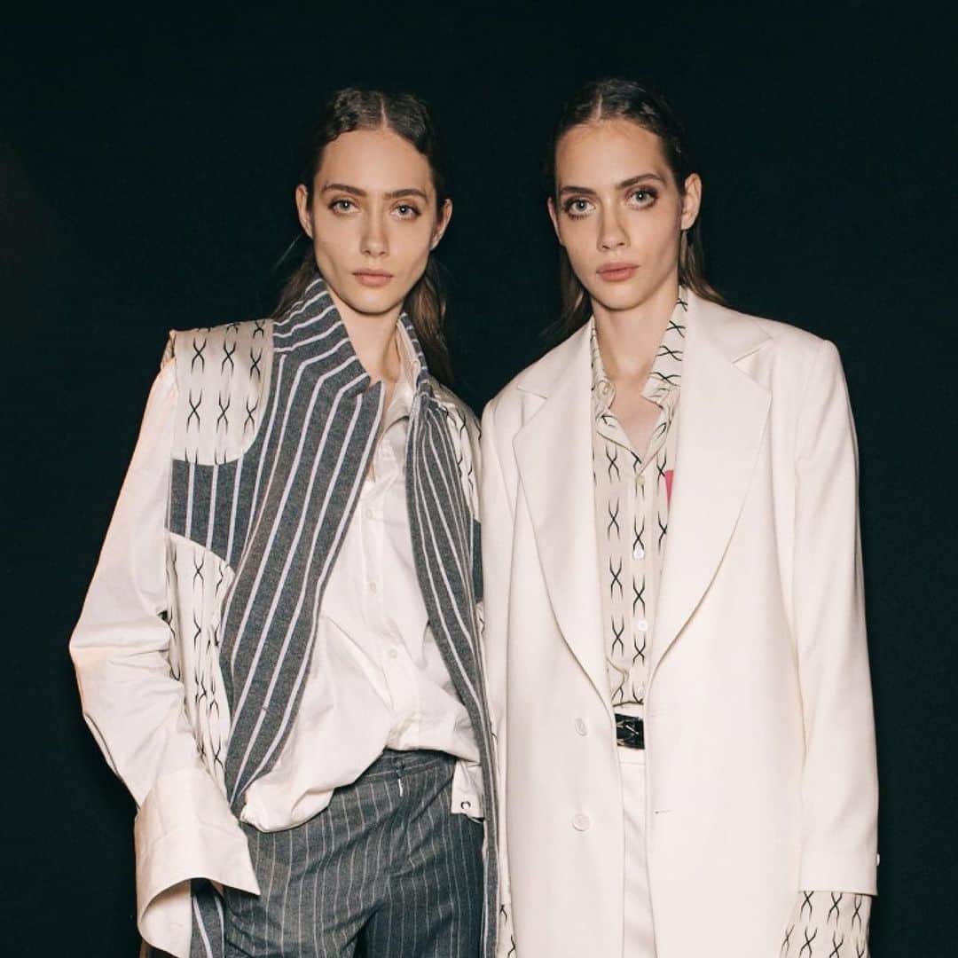 イーチ x アザーのインスタグラム：「MATCHING SPRING COATS ON MATCHING TWINS」