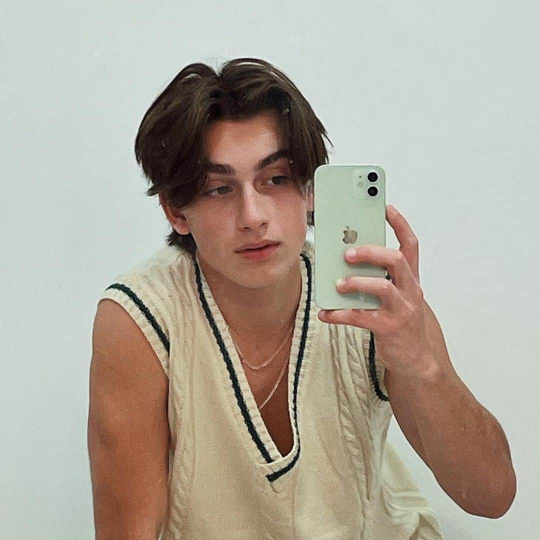 ジョニー・オーランドのインスタグラム：「i miss the mullet already !」