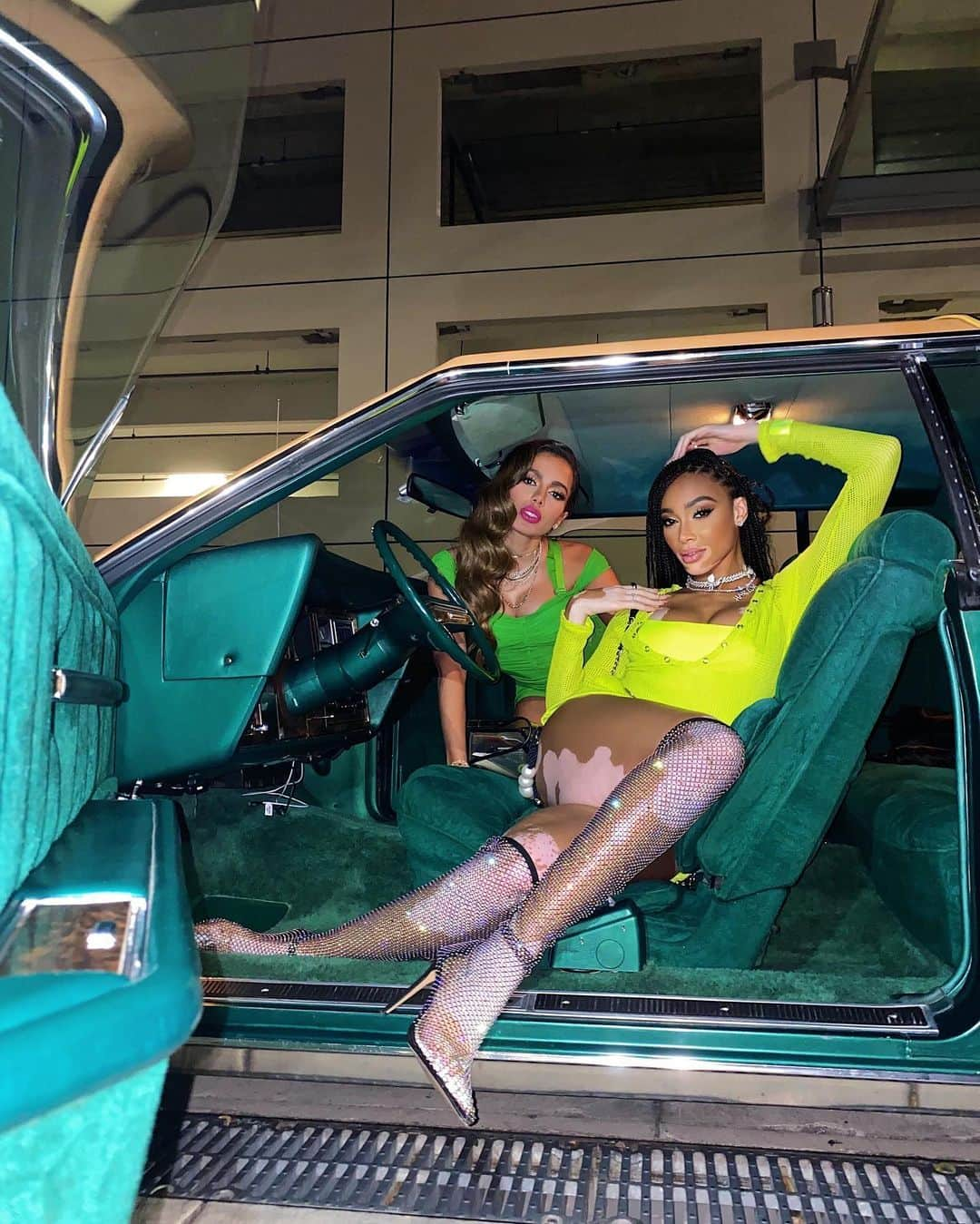 ウィニー・ハーロウさんのインスタグラム写真 - (ウィニー・ハーロウInstagram)「Get in @davegrutman we’re going for a drive!!! 💚💨」2月5日 2時53分 - winnieharlow