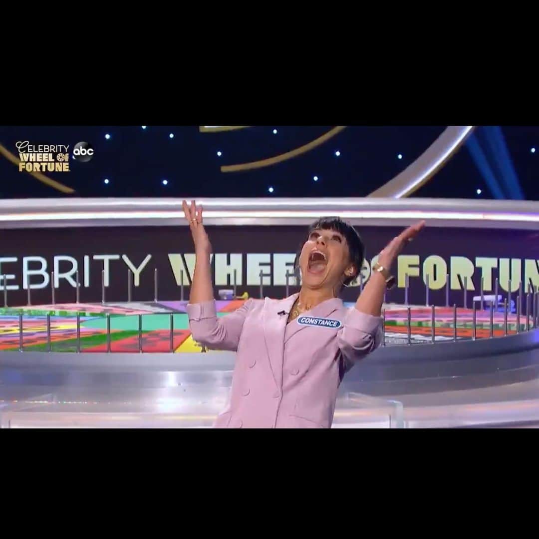 コンスタンス・ジマーのインスタグラム：「If you can believe it...tonight is back to back to back return episodes of #celebritywheeloffortune @wheeloffortune including our episode! So if you missed them TONIGHT you get another chance @abcnetwork starting at 8/7c #wheelathon」