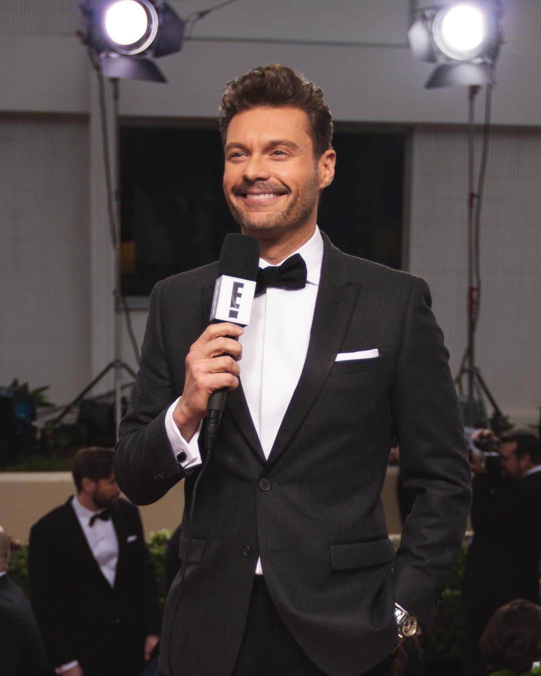 ライアン・シークレストのインスタグラム：「After 14 years of hosting E!’s Live from the Red Carpet I’ve decided to move on to new adventures. I’ll miss the whole crew that works so hard behind the scenes and of course my amazing partner Giuliana. Thanks to everyone for watching all these years.」