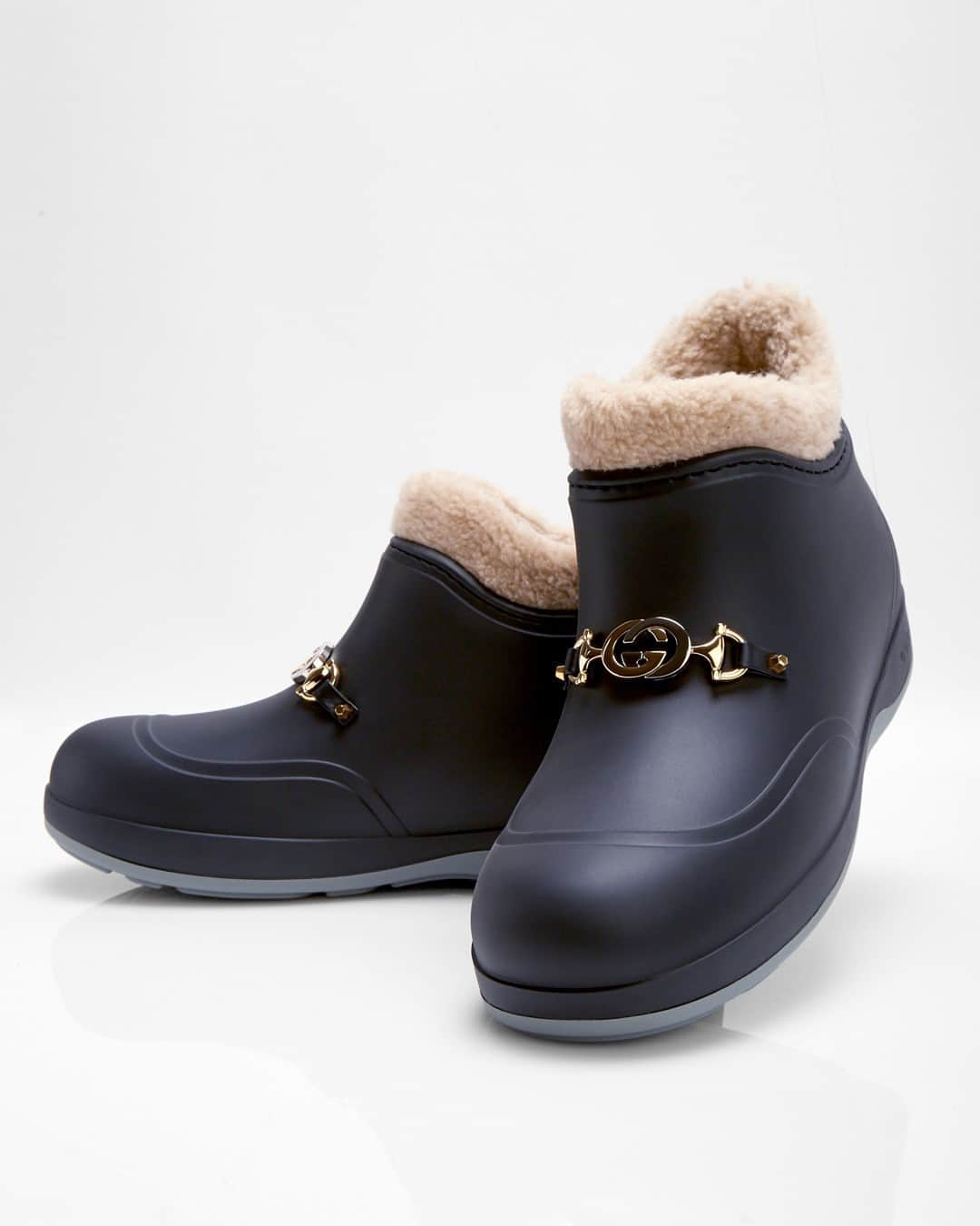 エルエヌシーシーさんのインスタグラム写真 - (エルエヌシーシーInstagram)「Gucci's sturdy Rubber Ankle Boots feature a cozy wool lining to keep your feet warm all winter long. @gucci」2月5日 3時00分 - thelncc