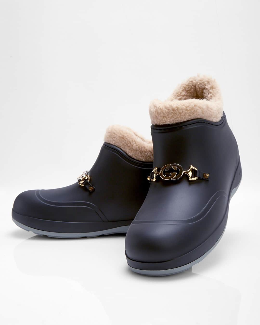 エルエヌシーシーのインスタグラム：「Gucci's sturdy Rubber Ankle Boots feature a cozy wool lining to keep your feet warm all winter long. @gucci」