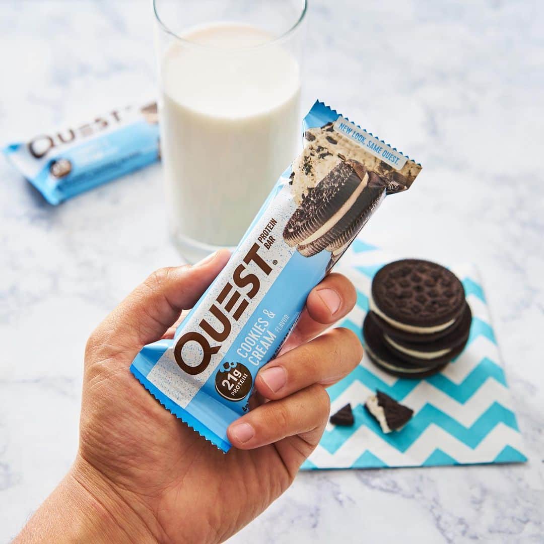 questnutritionさんのインスタグラム写真 - (questnutritionInstagram)「DOUBLE TAP to wish the Cookies & Cream #QuestBar a happy 7th birthday! 🥳🙌🤩 Who loves this flavor? 😋🎉」2月5日 3時10分 - questnutrition