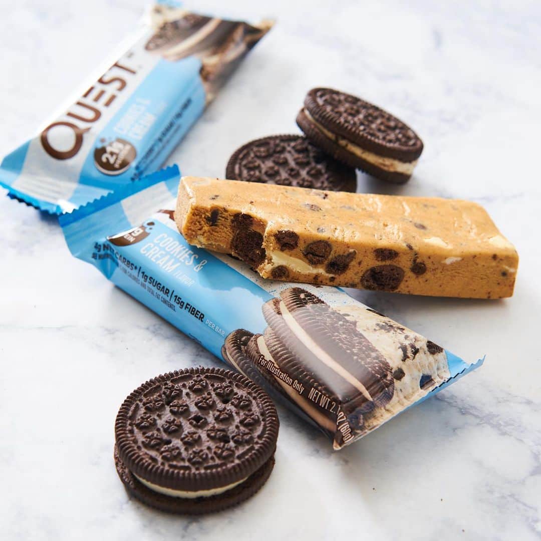 questnutritionさんのインスタグラム写真 - (questnutritionInstagram)「DOUBLE TAP to wish the Cookies & Cream #QuestBar a happy 7th birthday! 🥳🙌🤩 Who loves this flavor? 😋🎉」2月5日 3時10分 - questnutrition