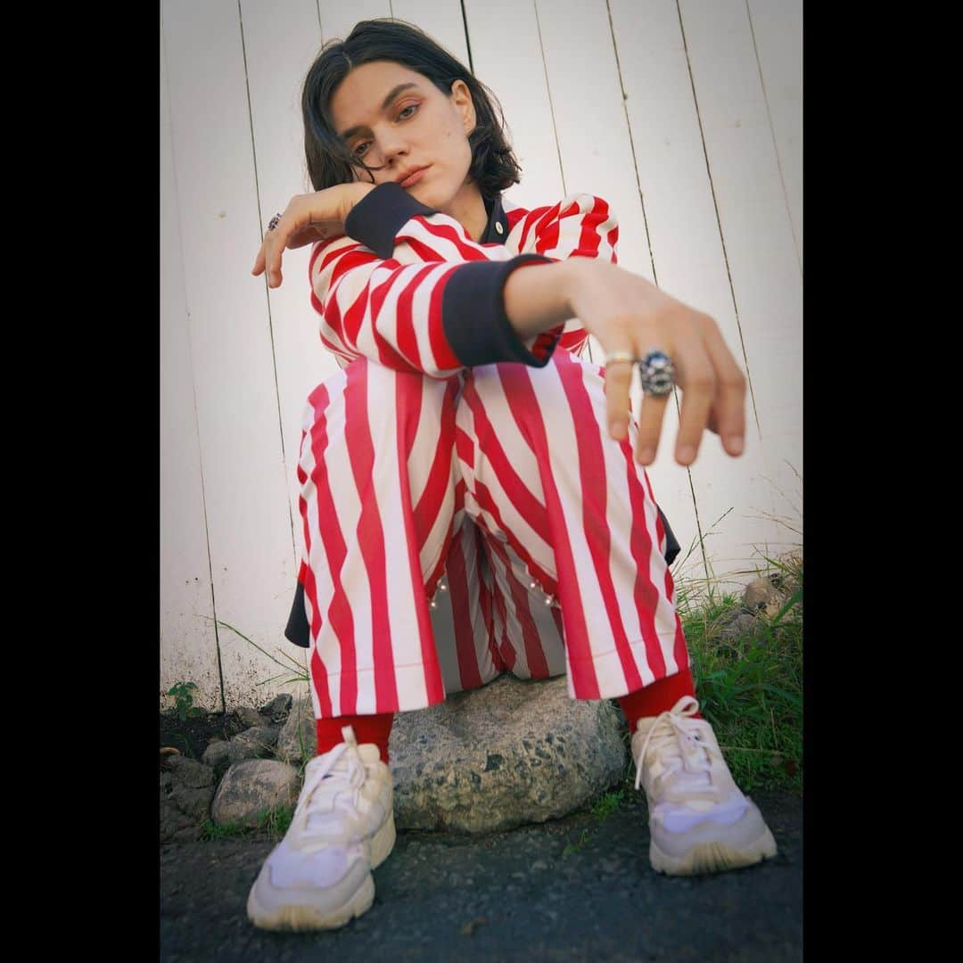 ソーコのインスタグラム：「Love me some stripes 🇦🇹🇵🇪🇦🇹 for @maydaythefilm promo at @sundanceorg  Styled by @jaredengstudios In @sunnei 👟 @adidas」