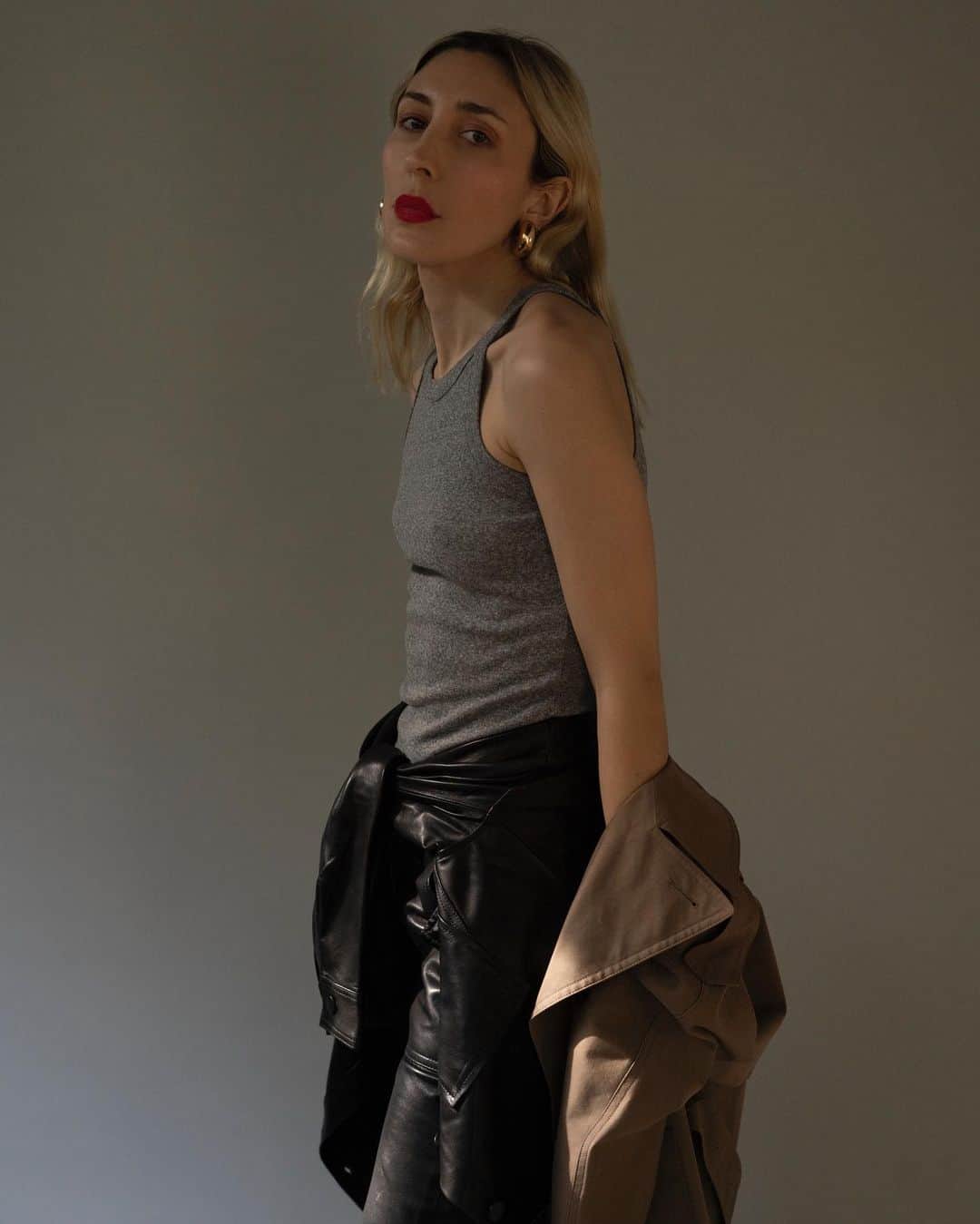 Jブランドのインスタグラム：「The Claire Ribbed Tank, the perfect pairing for your leather  #inmyjbrand」