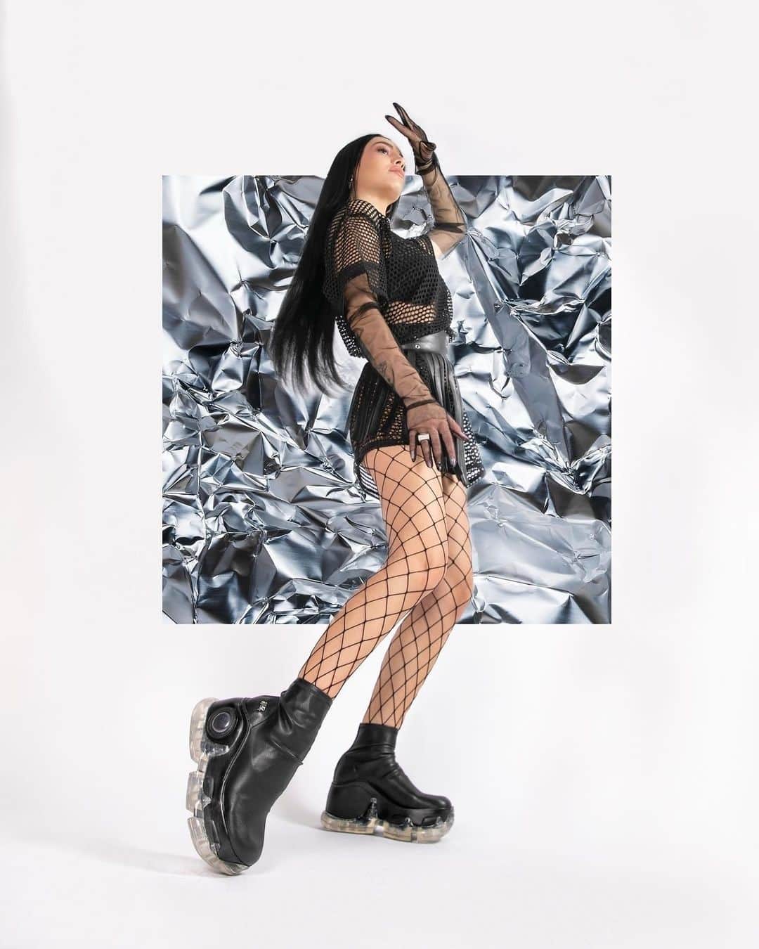 スウェアのインスタグラム：「@francescamonteofficial in the AIR Xtra vegan platform boots🔥 Find them available at Farferch.com. #swearlondon⁠ ⁠ Your footwear is custom made and shipped within 5 weeks.⁠」