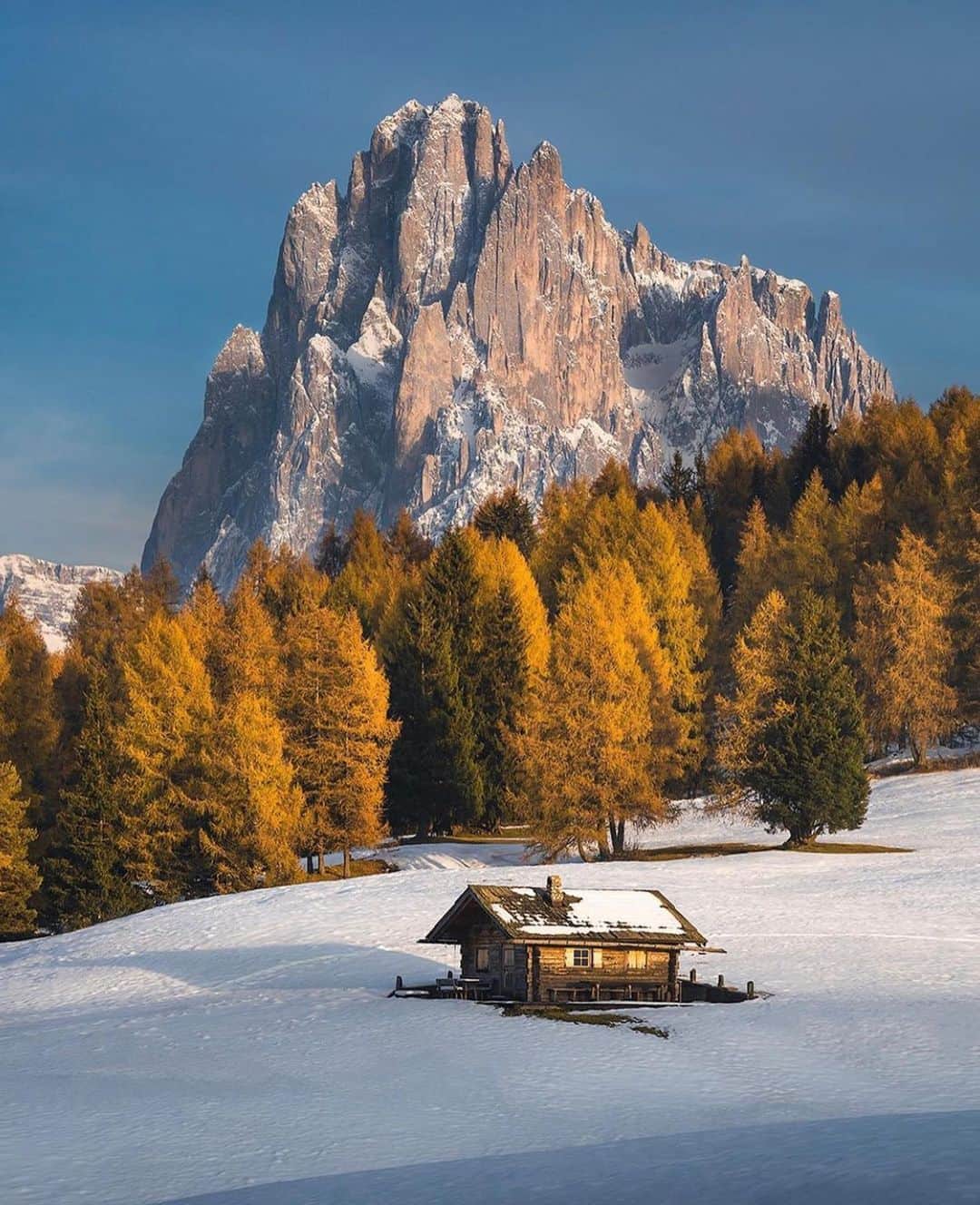 Earth Picsさんのインスタグラム写真 - (Earth PicsInstagram)「All four seasons at Alpe di Siusi ⛰🌼🍂☀️❄️ Which one is your favorite? Photos by @marcograssiphotography」2月5日 3時50分 - earthpix