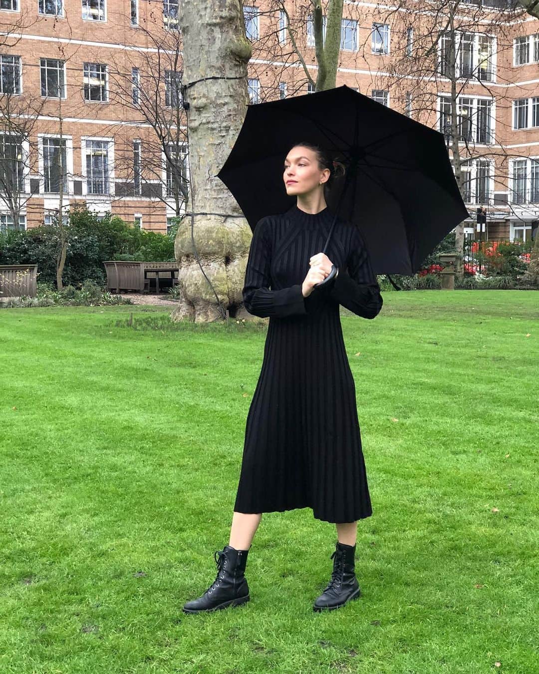 アリゾナ・ミューズのインスタグラム：「After much deliberation with my fellow jury members, we are delighted to announce that the winner of this year’s @Zalando Sustainability Award for @CPHFW is the wonderful @houseofdagmar ofDagmar! This beautiful Swedish brand has a deep-rooted sustainable philosophy at its core, with a keen desire and commitment to support people and the planet... their classical yet expressive collections are truly timeless. A very worthy winner. #AD #ZalandoxCPHFW  #ZalandoGreenhouse」
