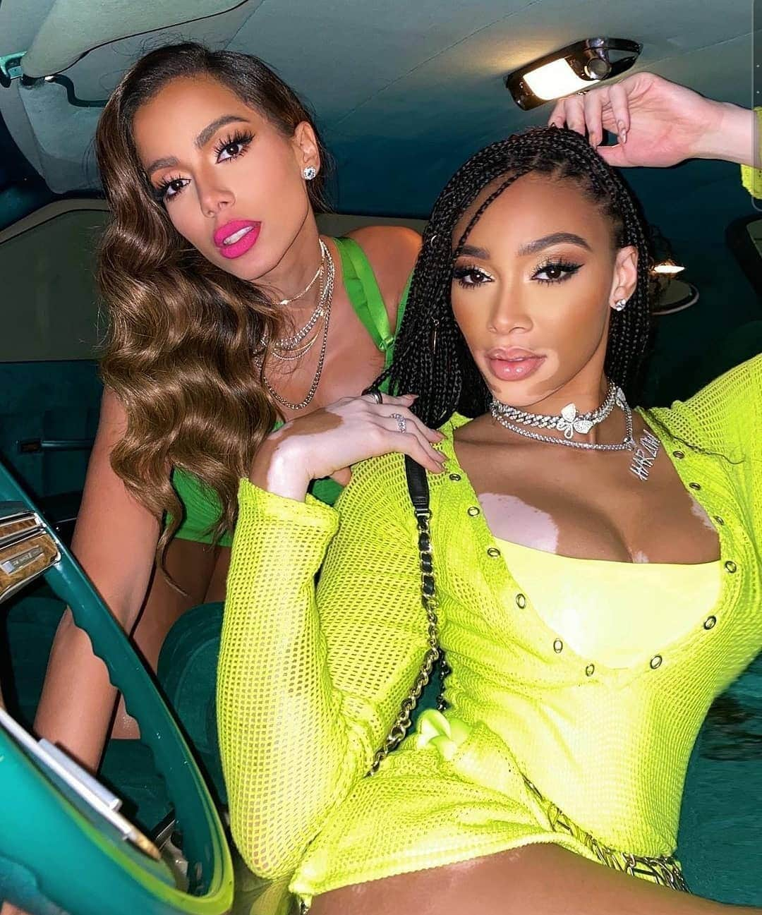 euanittaさんのインスタグラム写真 - (euanittaInstagram)「When @davegrutman give us a ride just cuz we're matching w the car. 👭 @winnieharlow」2月5日 3時57分 - anitta