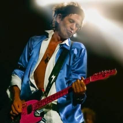 キース・リチャーズさんのインスタグラム写真 - (キース・リチャーズInstagram)「#TBT Stones “Licks Tour”February 6,2003  staples Center. Guitar was a gift from Billy Gibbons!」2月5日 3時57分 - officialkeef