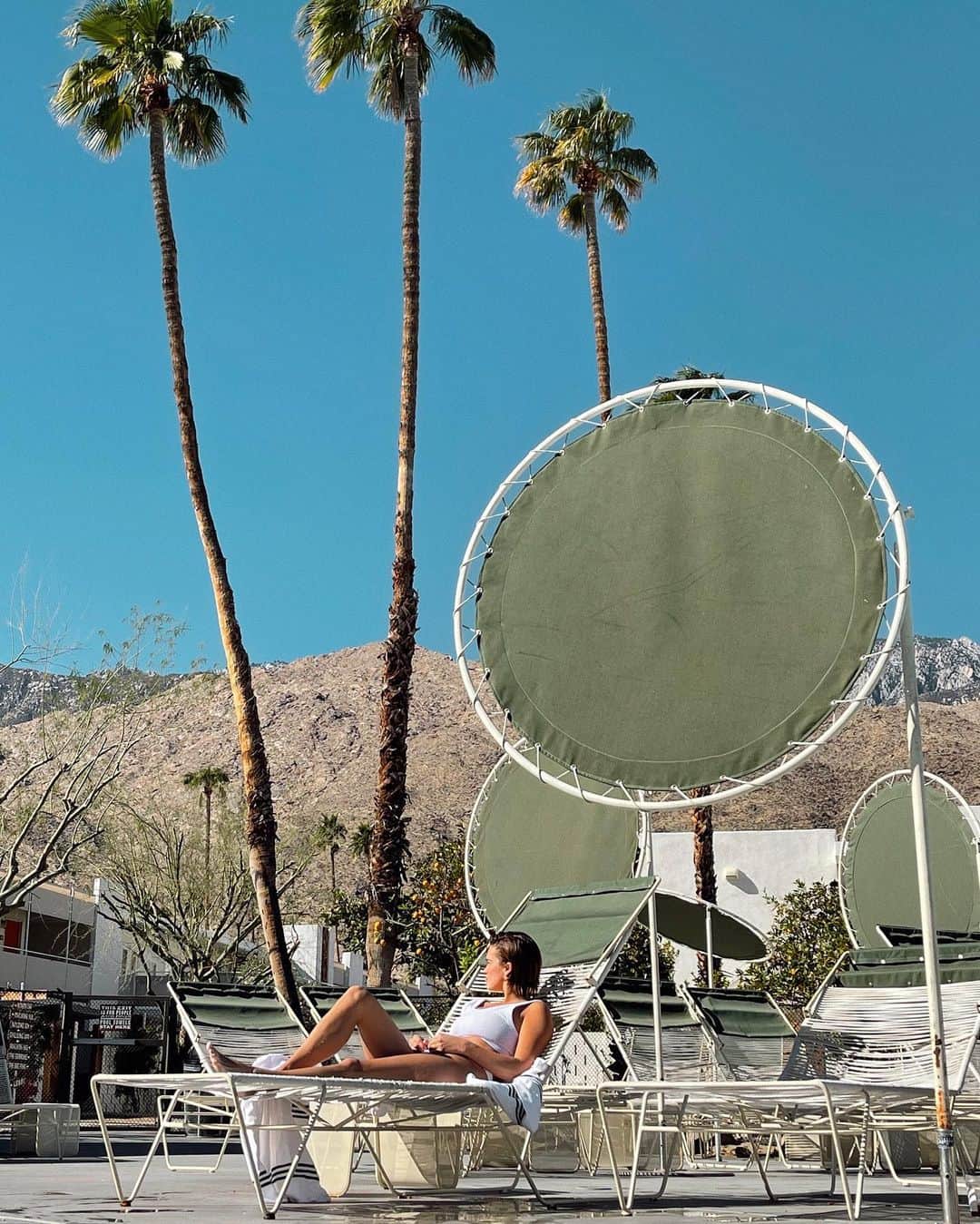 ストーミ・ヘンレイのインスタグラム：「Anyone else dream of being in your 60’s and living in Palm Springs and doing nothing but sitting by the pool and golfing? I think of it often ahaha」