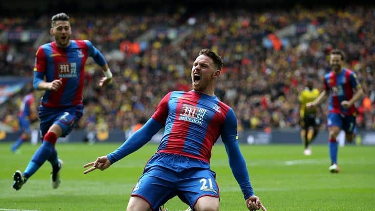 コナー・ウィッカムのインスタグラム：「Desperate to get back on the pitch again... but for now let’s take it back. A winner at Wembley ⚽️」