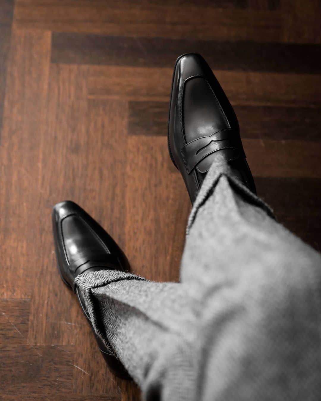 ガジアーノ&ガーリングのインスタグラム：「@andreaseoul_cho with his Gaziano Girling's Model - Monaco⁣⁣ Last - Deco square⁣⁣ Leather - Black calf⁣⁣ . . . . . . . . . . . #menstyle #classicshoes #elegantshoes #handwelted #handmadeshoes #classicfootwear #stylish #shoemaker #mensfootwear #bespokemakers #fashion #brspokemakers #bespokeshoes #mensfashion #madeinengalnd  #mensshoes #menswear #shoesoftheday #shoestagram #shoestyle #shoe #shoes」