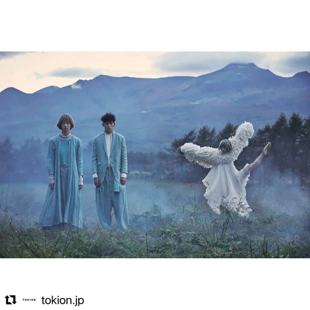 松浦美穂さんのインスタグラム写真 - (松浦美穂Instagram)「#Repost @tokion.jp with @make_repost ・・・ The Tokyo hair salon TWIGGY. had its 30th anniversary in 2020— a rocky year for all businesses, and not least for salons. TOKION spoke to TWIGGY.'s CEO, Miho Matsuura（@twiggy.miho）, about her career and the paths to success in a complicated present.  I am impressed by the optimism of Matsuura, which clearly stands on a foundation of hard work. Her attitude is refreshing and reassuring considering her resilience and the continued consideration that goes into her work across brands and businesses.  Take a look at the article, linked in our bio! (Toby, Marketing Assistant)  Photography from TWIGGY. 30th-anniversary visuals  東京のヘアサロン「TWIGGY.」は2020年に設立30周年を迎えました。 TOKIONでは、TWIGGY.の代表、松浦美穂さん（@twiggy.miho）に、激動の今における、彼女のキャリアと成功への道のりについてお話を伺いました。  松浦さんのポジティブなスタンスは、明らかに彼女の努力の上に成り立っていると感じます。 ブランドや企業を超えて仕事に取り組む彼女のスタンスは、軽やかで心強く、それは、彼女の生き抜く力とブレない信念からくるものだと思います。  記事はプロフィールのリンクより(マーケティングアシスタント、トビー）  写真は「TWIGGY.」30周年記念ビジュアルより  #TOKiONTHESTORE #TOKION #MIYASHITAPARK #トキオン #トキオンザストア #ミヤシタパーク #TWIGGY #MihoMatsuura #twiggytokyo #twiggyhairsalon #yumedreaming #ヘアサロン #松浦美穂 #パーマヘア #aveda #yumedreamingepicurean #haircut #lifestylesalon #hairstyling #perm #sustainability #selfcare #haircare #makeup #sustainablebeauty #sustainablefashion #twiggy30thanniversary #TOKION_TOBY」2月5日 9時35分 - twiggy_mihomatsuura