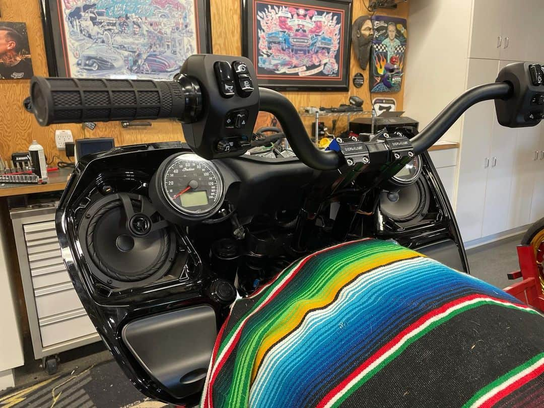 ケアリー・ハートさんのインスタグラム写真 - (ケアリー・ハートInstagram)「Installing the @barnstormcycles Challenger dash kit on my 2021 bike. So stoked I can run this @odigrips / @krausmoto bar and riser set up on my @indianmotorcycle 👍. Can’t wait to get this bike on the road.」2月5日 9時32分 - hartluck