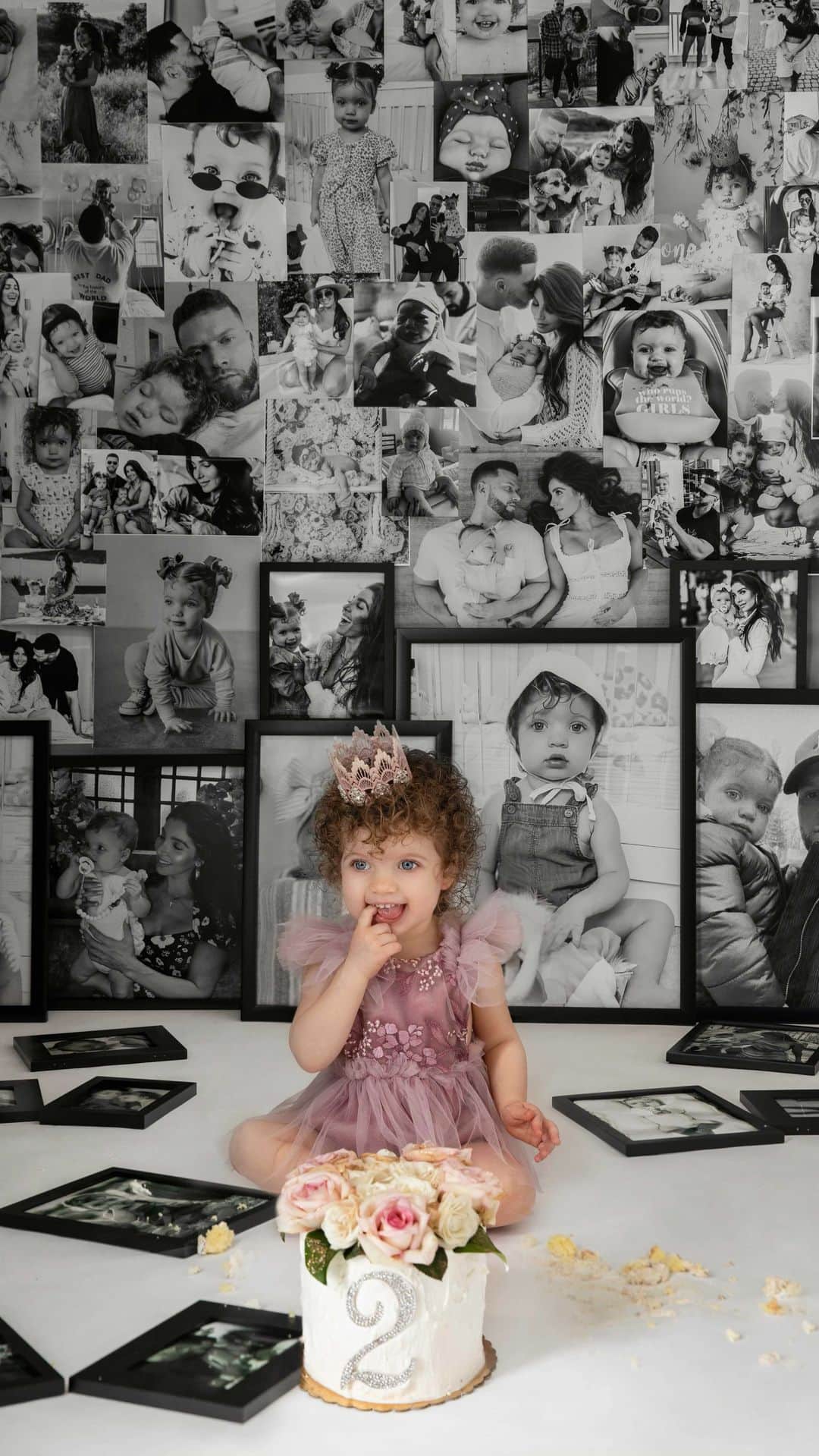 メリッサ・モリナロのインスタグラム：「Happy Birthday to my sweet babygirl London!! I'm sitting here trying to write you this messages with tears steaming down my face. How are you 2 already!! You are greatest love I will ever know. My heart. A beaming light of pure love!!! My real life Angel. I'm blown away by you everyday. Since birth you have been the most articulate and intelligent babygirl I know. What a blessing you have been to us. I love you with everything I am. Love Mama🤍Thank you @patty.othon for always making this so special.」