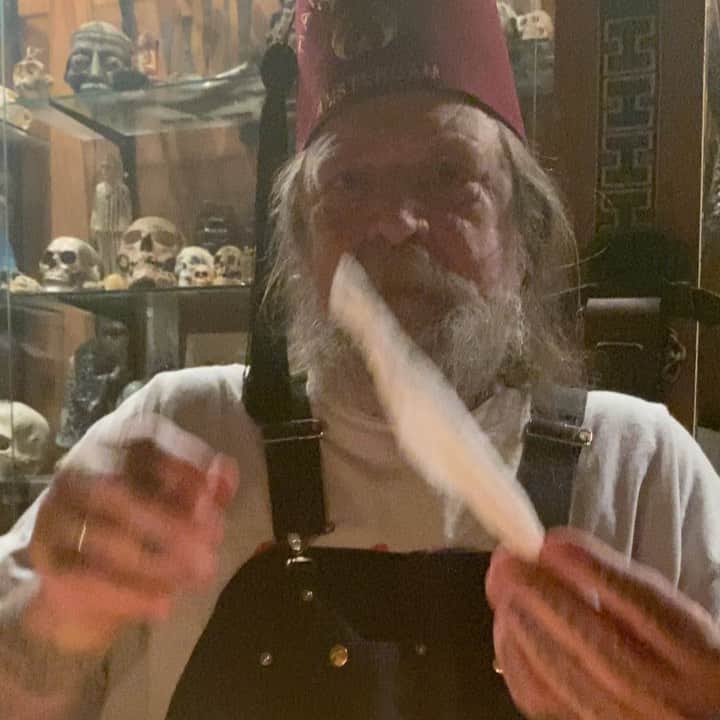 アムステルダム・タトゥー・ミュージアムのインスタグラム：「#corona#lockdownactivetys#magic#hansklock##hodini#tommycooper」