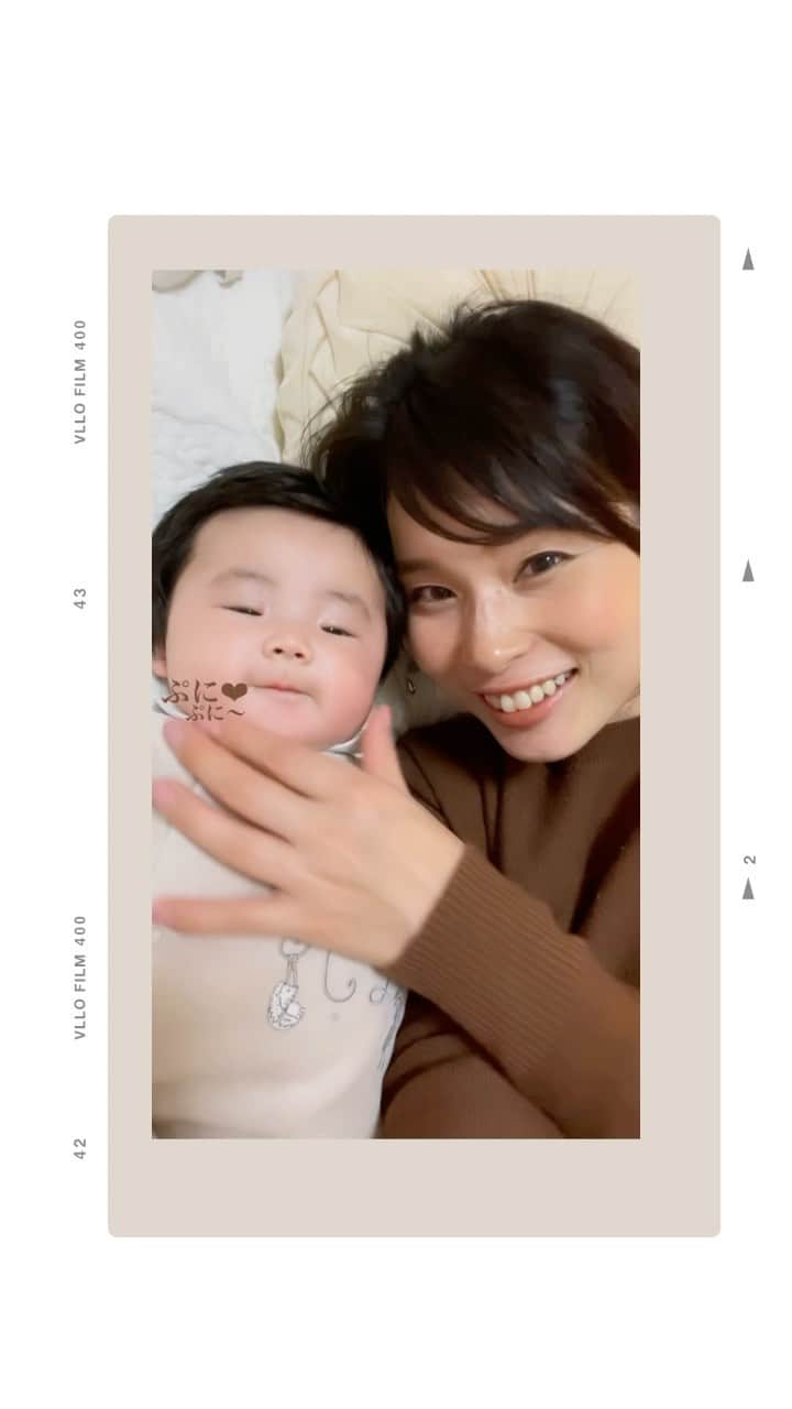 三佐和あやのインスタグラム：「ぷに感がたまらな〜い😆 おーい、って 呼んだら こっちを見て かおをしっかりみてくれるようになったのよ🥺⤴︎💕毎日 成長⤴︎⤴︎  #2month  #ママ #月齢フォト #月齢ロゼット #スマイル育児 #育児日記 #ママリ #赤ちゃん #ベビフル #ベビー #ベビスタグラム #親バカ部 #親バカ #親バカ部ig_baby #令和2年ベビー#コドモダカラ#コズレ #コドモノ#子育て#ベビライフ #ままのて #たまひよ #赤ちゃんのいる暮らし#育児アカウント#成長記録#おんなのこママ」