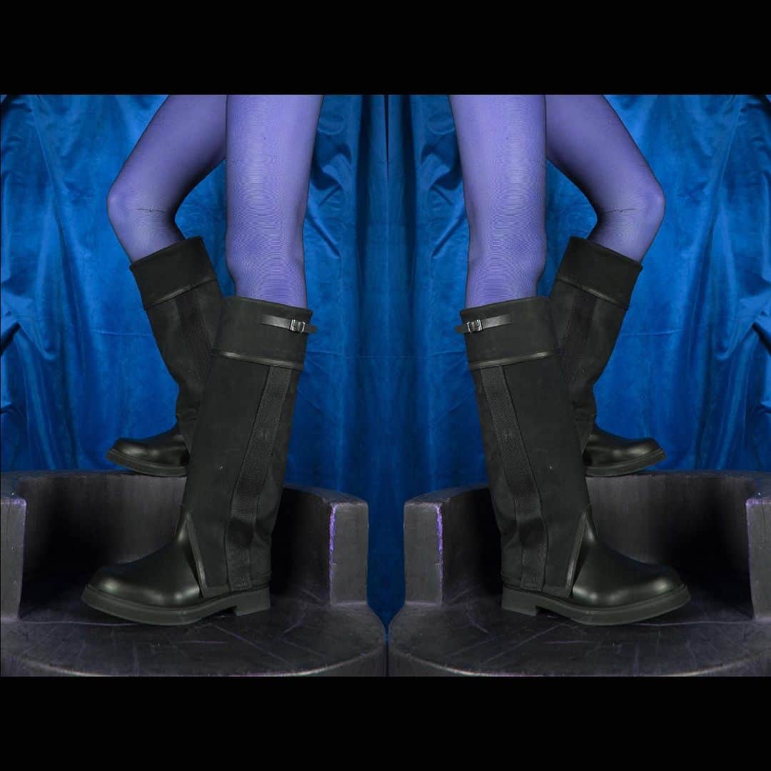 ブルーノボルデーゼのインスタグラム：「BRUNO BORDESE  ARGO BOOTS 👽 psychedelic psycho  aliens psycho  Over the space  @artselect  @valentinaserra10  @minivideodomenico_mariniello  @asap.showroom」