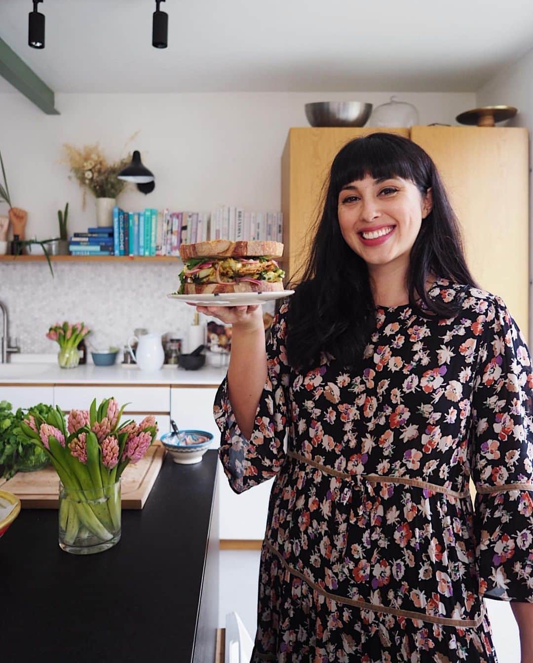 バイティモさんのインスタグラム写真 - (バイティモInstagram)「Always love seeing this amazing girl in our dresses @melissa.hemsley - you are beautiful and we love everything that you do 👩🏼‍🍳 🌱 🥒 ! #bytimo #youarebeautiful」2月5日 4時40分 - bytimo