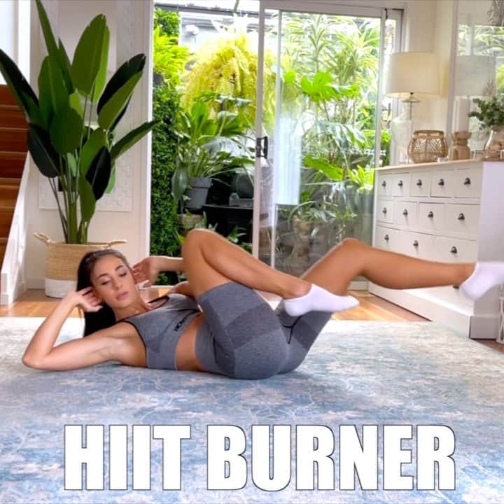 Danielle Robertsonのインスタグラム：「HIIT BURNER 🔥🔥  Today I am reppin’ one of my fav sets from @FashionNova Activewear 💗 This set is super stretchy and moves with your body so it is perfect for a HIIT BURNER workout!  If you want to get your booty into this set check out my FN Highlight Reel and follow the swipe up ❤️   Let’s get that heart pumping with this intense bodyweight only HIIT workout!   WORKOUT  30 sec Bicycles 30 sec Jumping Mountain Climbers 30 sec Squat Jumps 30 sec High Plank 30 sec Russian Twists  FashionNovaPartner」