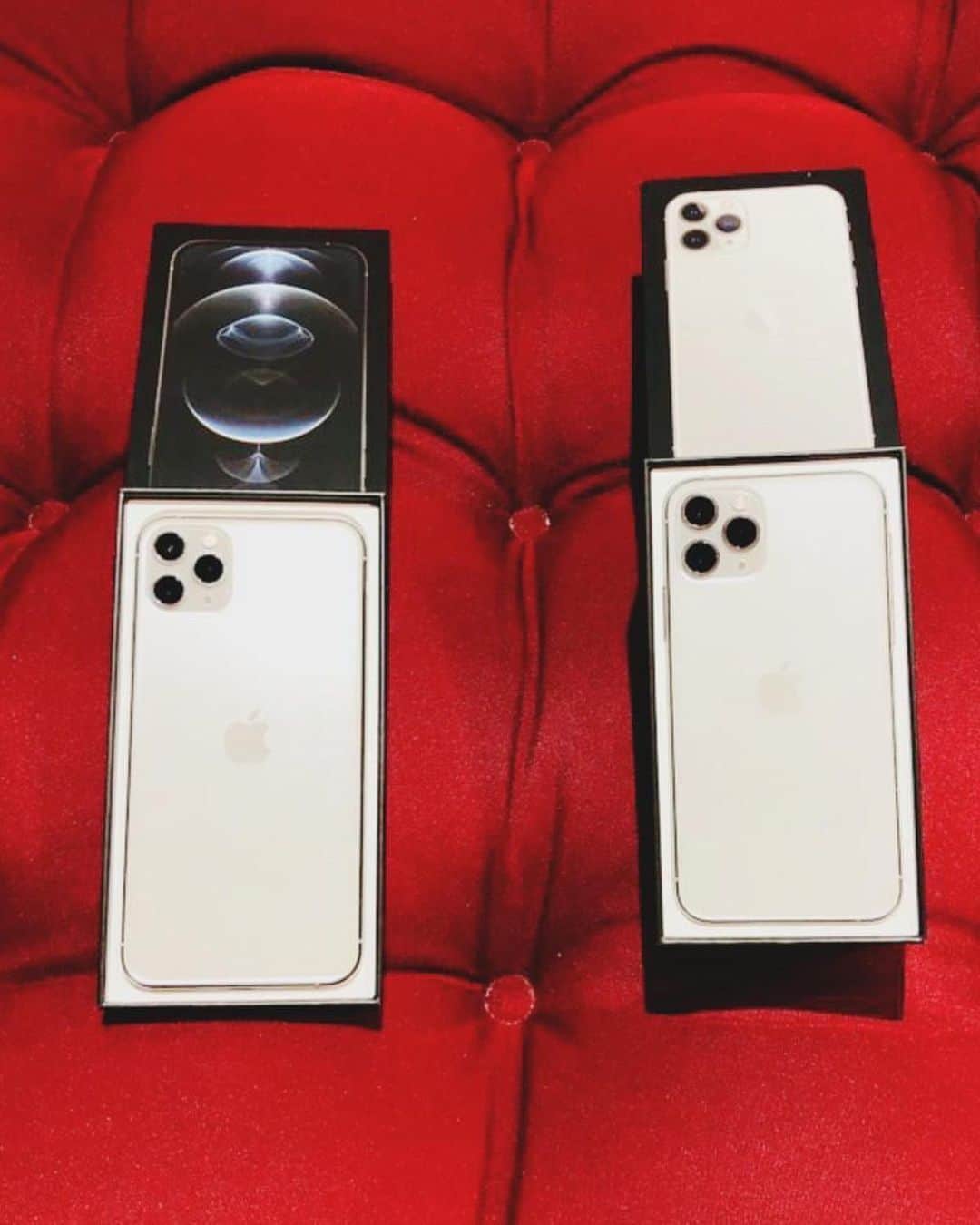 アンドレア・デンバーのインスタグラム：「🎁 PARTICIPATE TO WIN THESE IPHONES 🎁THE GIVEAWAY IS INTERNATIONAL, YOU CAN PARTICIPATE FROM ANY PART OF THE WORLD ✅  It's very easy 👇🏼 To participate: Follow these little steps. 1️⃣ LIKE this photo. 2️⃣ FOLLOW all the accounts @repletodesorpresas is following "very important" we will verify it. 3️⃣ Comment "Ready" many times to the official giveaway's account. 😎 THAT'S ALL!  ✅ The winners will announced on Sunday 7 February. 🍀 !¡Good luck!  🎁 PARTECIPA PER VINCERE QUESTI IPHONES 🎁IL GIVEAWAY È INTERNAZIONALE, PUOI PARTECIPARE DA QUALSIASI PARTE DEL MONDO ✅   È molto facile 👇🏼  Per partecipare:  Segui questi piccoli passaggi.  1️⃣ METTI MI PIACE a questa foto.  2️⃣ SEGUI tutti gli account che @repletodesorpresas sta seguendo "è molto importante" verrà verificato .  3️⃣ Commenta "Ready" molte volte sull'account ufficiale del giveaway. 😎 È TUTTO!   ✅ I vincitori saranno annunciati domenica 7 febbraio.  🍀Buona fortuna!」