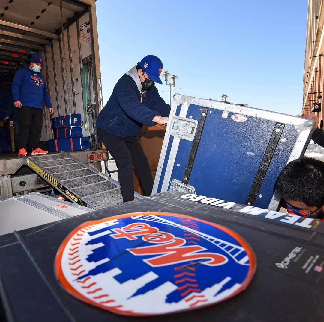 ニューヨーク・メッツさんのインスタグラム写真 - (ニューヨーク・メッツInstagram)「Next stop: Port St. Lucie, FL 🚚 #CarrytheFreight」2月5日 5時02分 - mets