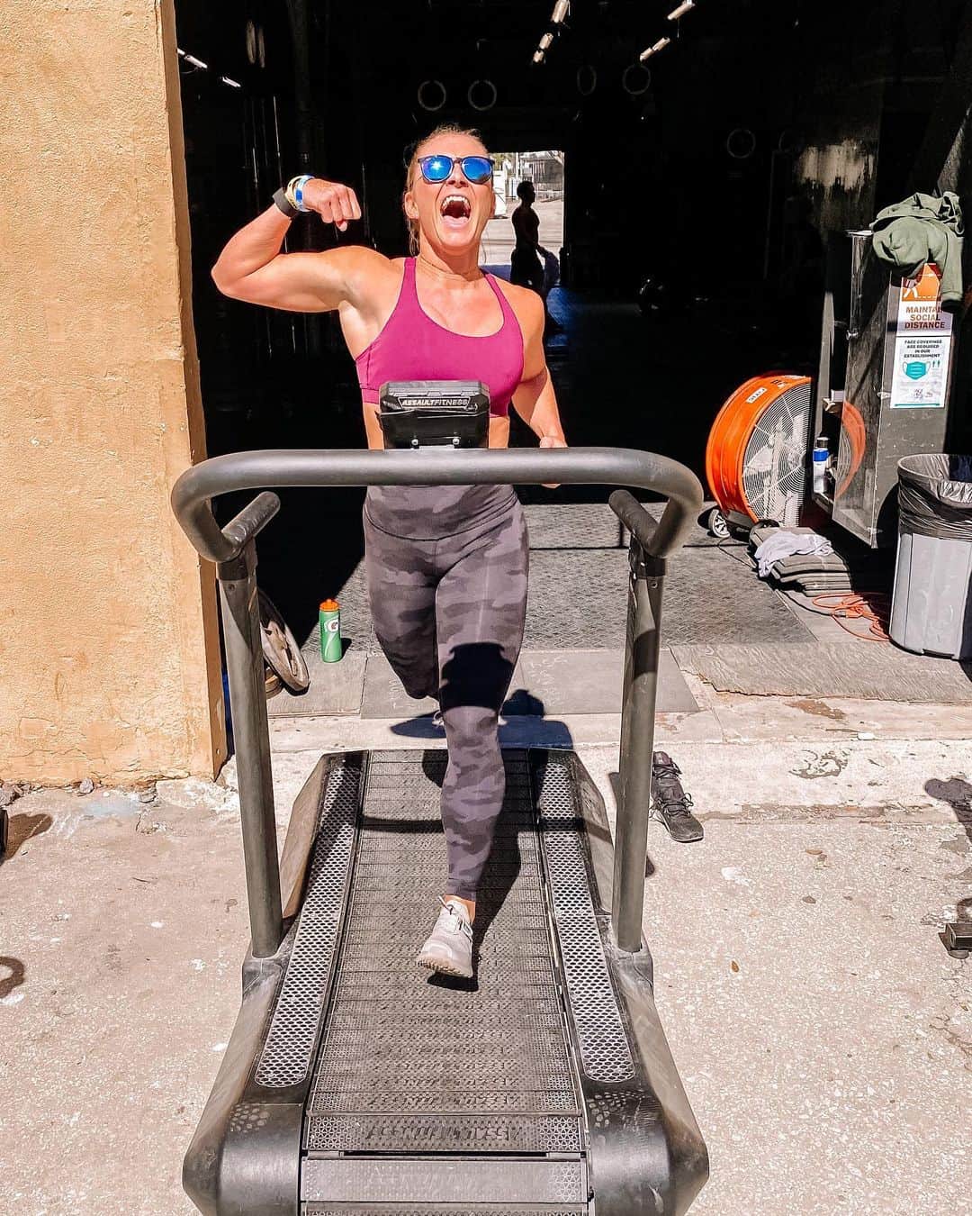 ブリジェット・スローンさんのインスタグラム写真 - (ブリジェット・スローンInstagram)「Suns out guns out 💪」2月5日 5時14分 - bridgetsloan